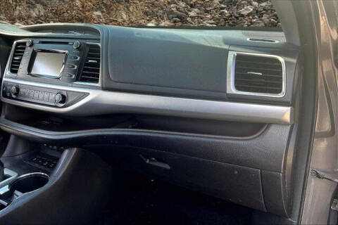 2017 Toyota Highlander LE