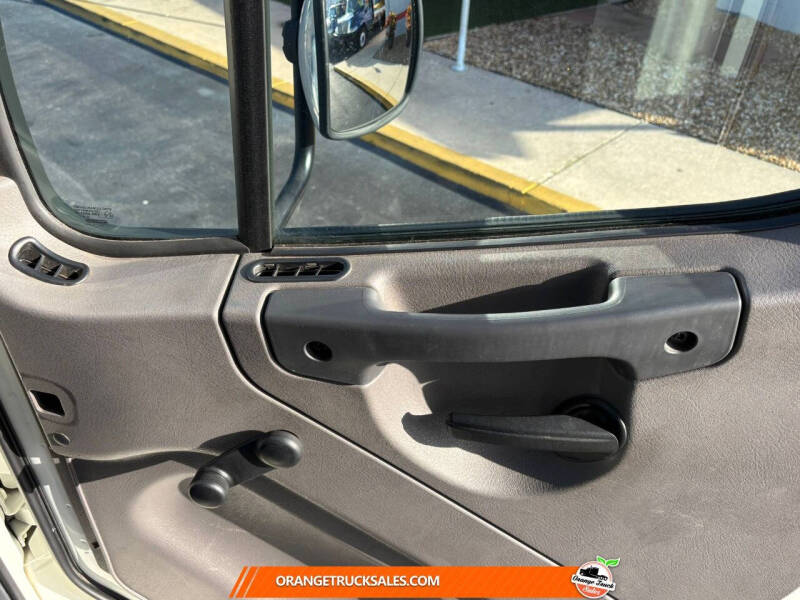 2020 Freightliner M2 106