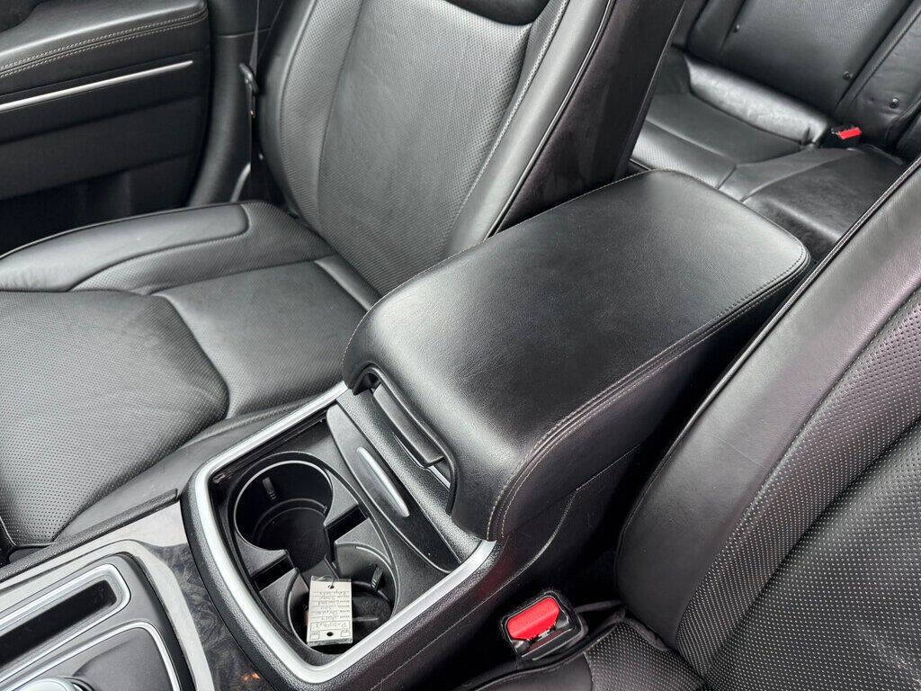 2019 Chrysler 300 28