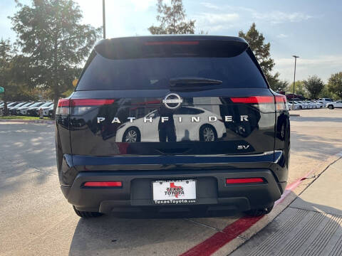 2024 Nissan Pathfinder SV