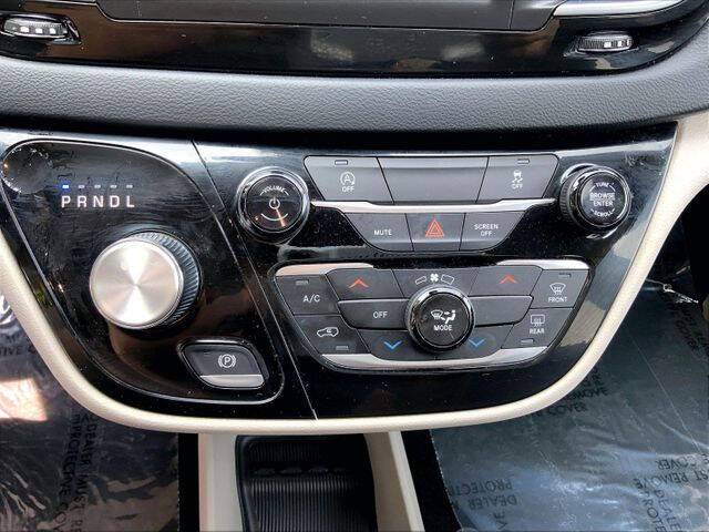 2023 Chrysler Voyager LX