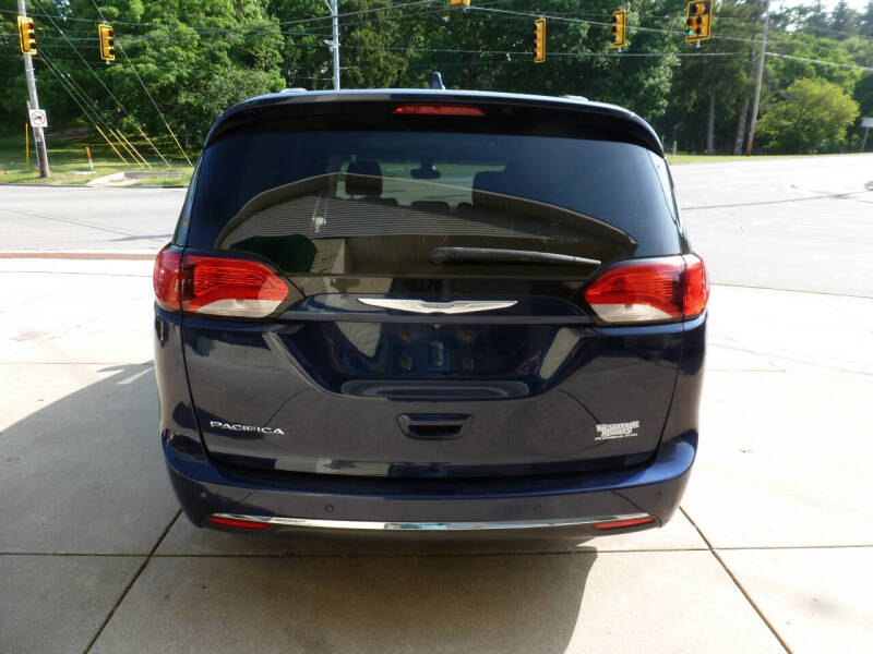 2017 Chrysler Pacifica Touring-L Plus