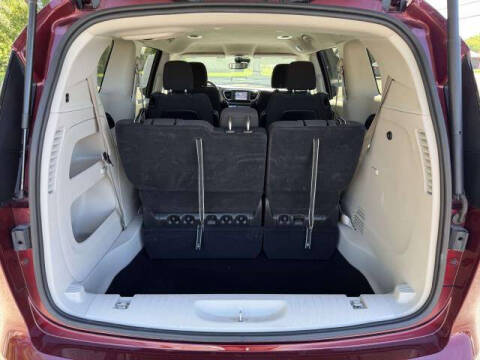 2023 Chrysler Voyager LX