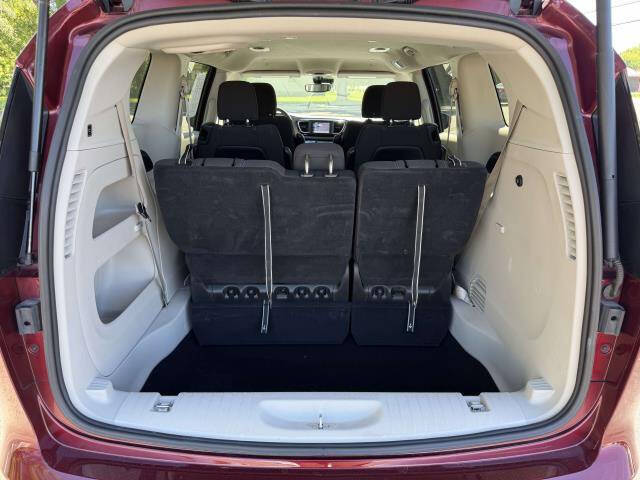 2023 Chrysler Voyager LX