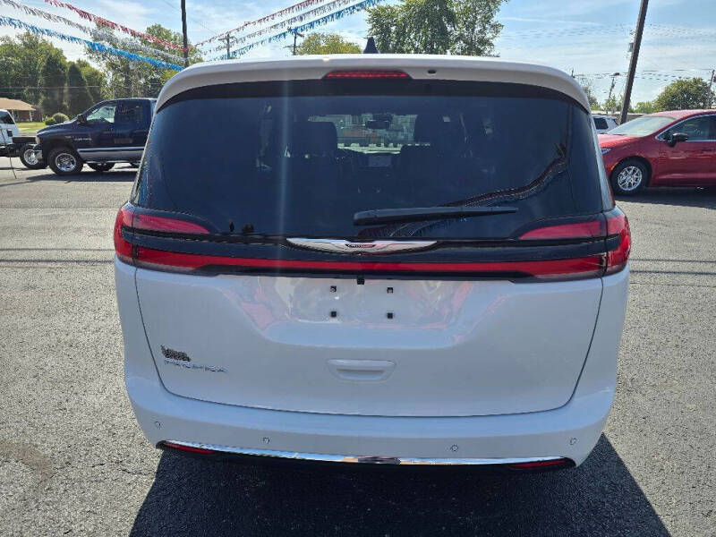 2026 Chrysler Pacifica Select