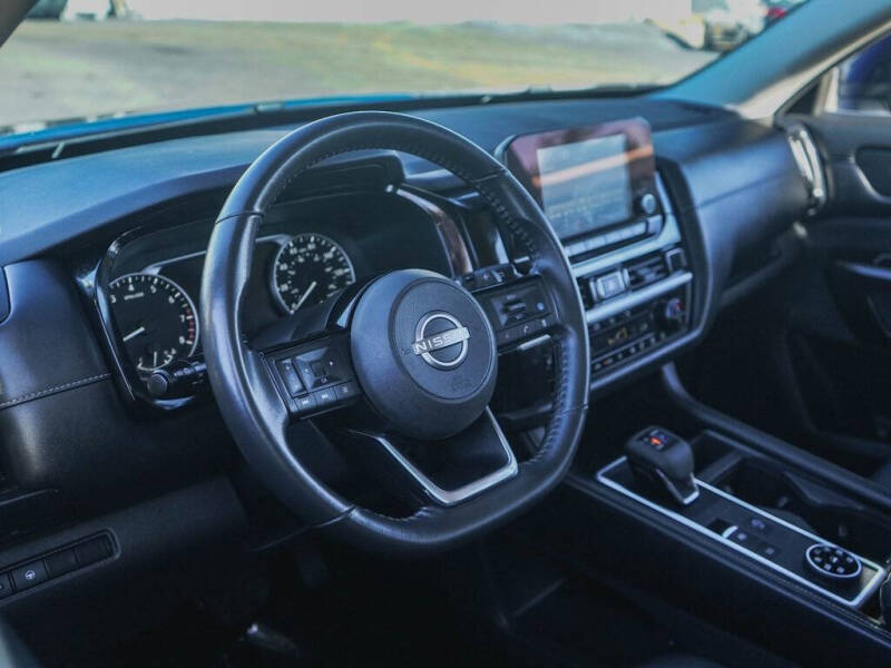 2022 Nissan Pathfinder SV