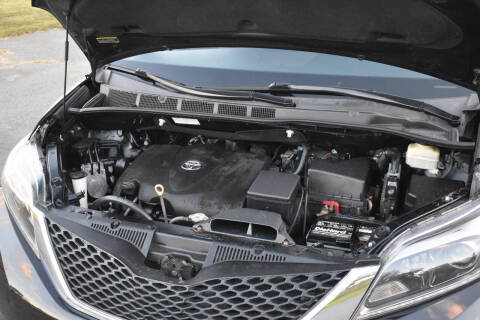 2017 Toyota Sienna SE 8-Passenger