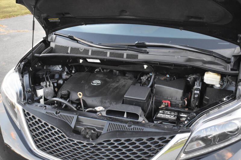 2017 Toyota Sienna SE 8-Passenger