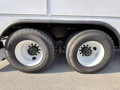 2017 Freightliner M2 106