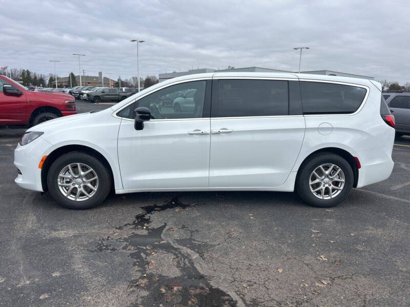 2026 Chrysler Voyager LX