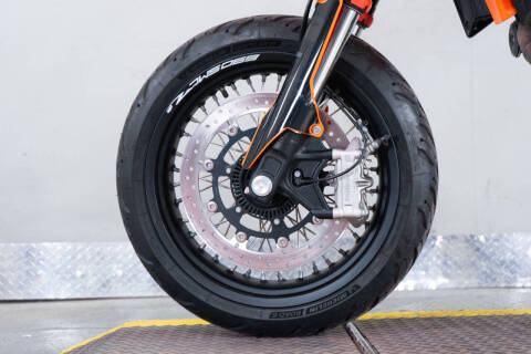 2023 KTM 690 SMC R