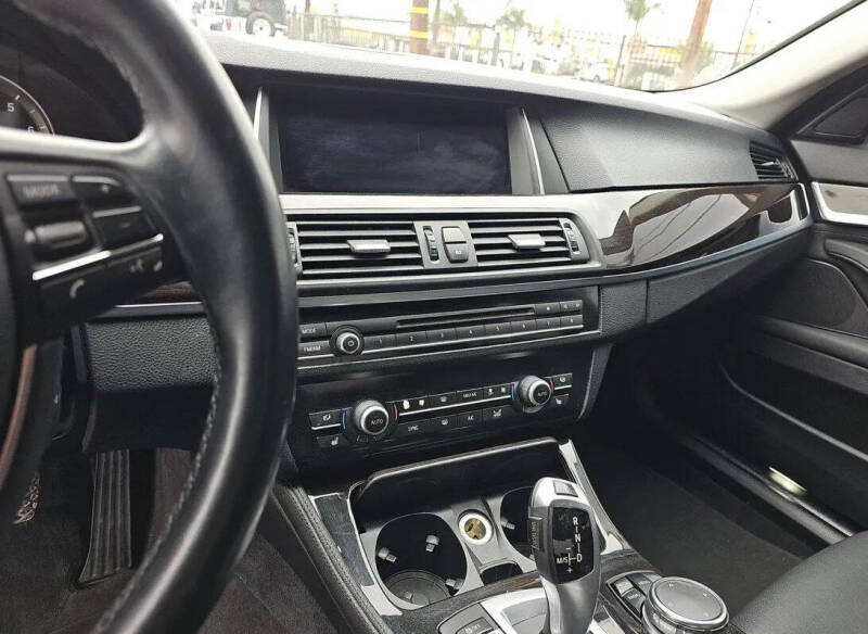 2015 BMW 5 Series 528i