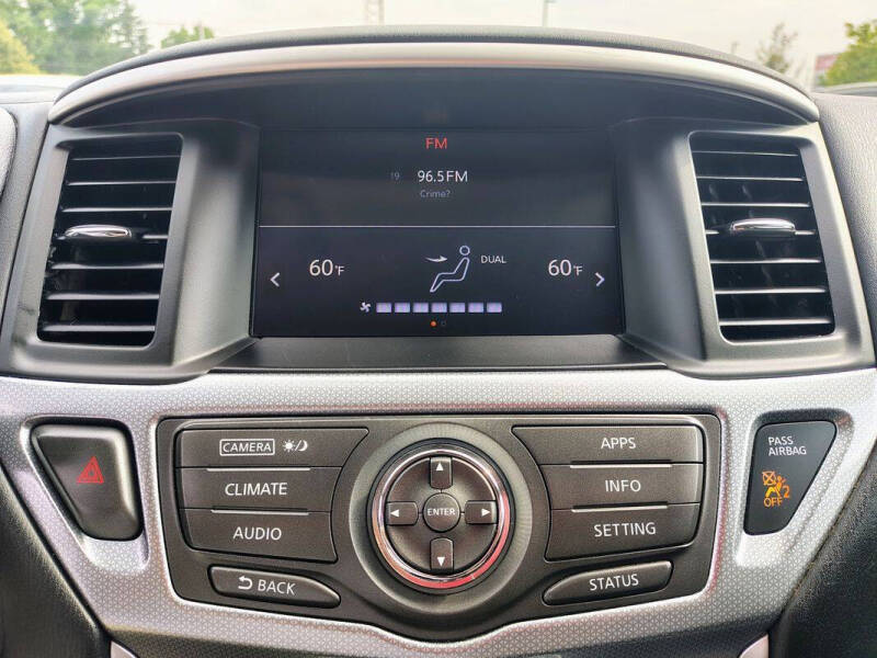 2017 Nissan Pathfinder SV