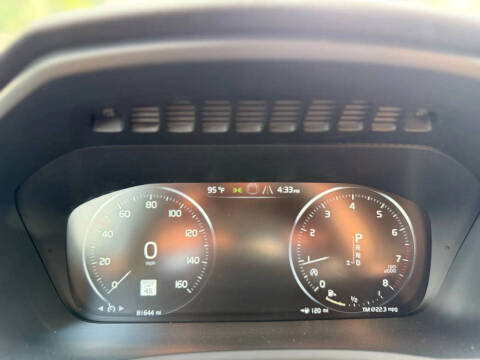 2016 Volvo XC90 T6 Momentum