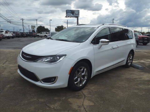 2018 Chrysler Pacifica for sale at Ernie Cook and Son Motors in Shelbyville TN