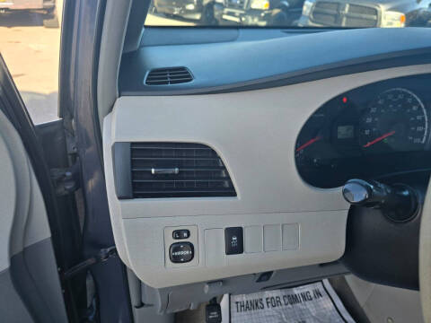 2014 Toyota Sienna LE 8-Passenger