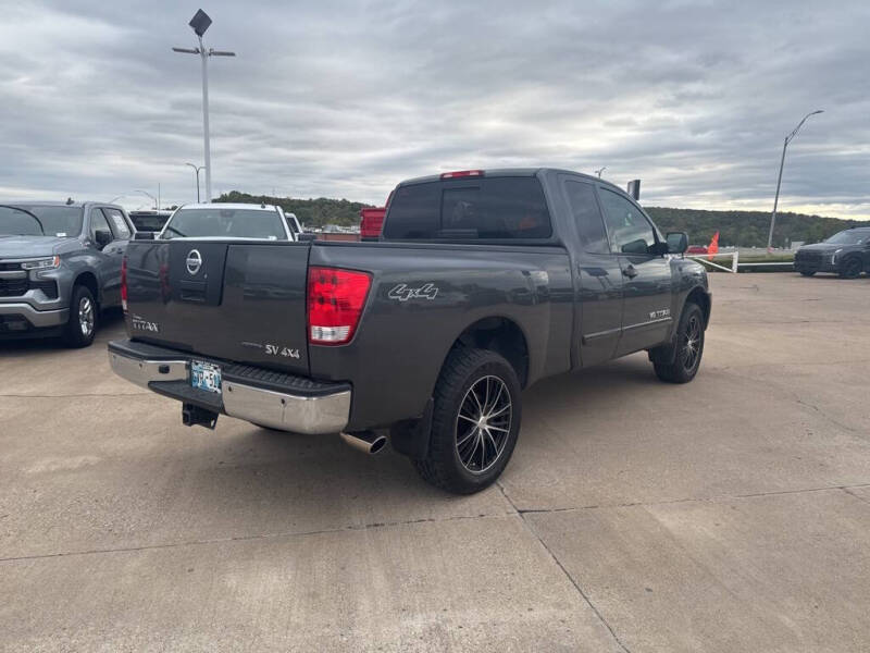 2011 Nissan Titan SV