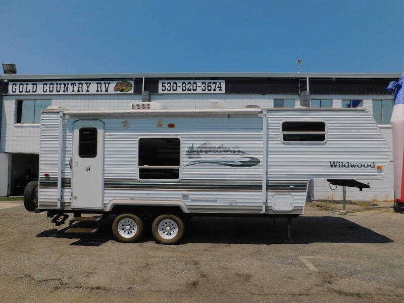 2004 Forest River WILDWOOD 25RKSS for sale at Gold Country RV in Auburn CA