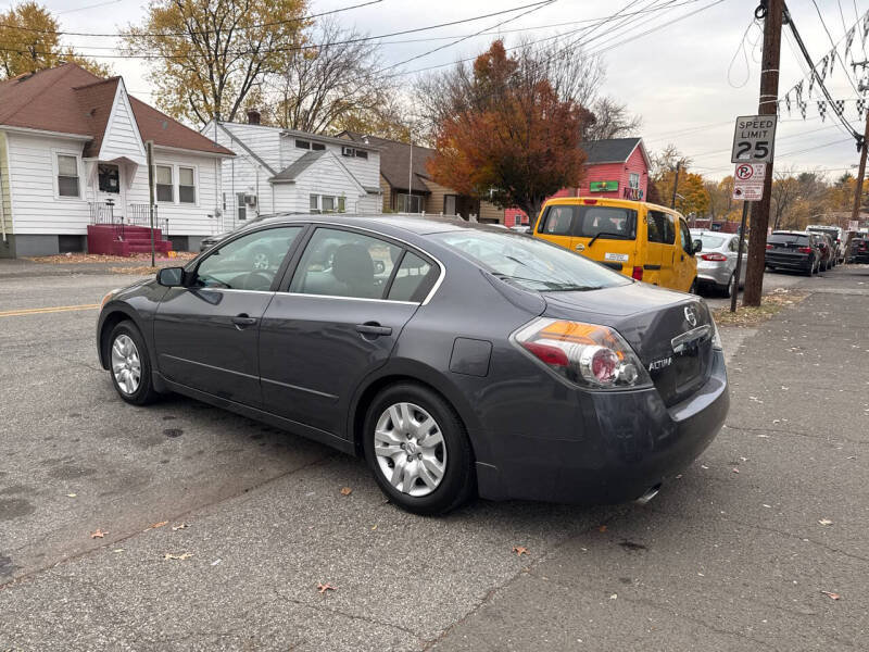 2012 Nissan Altima S photo 4