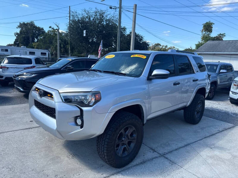 2018 Toyota 4Runner SR5's photo