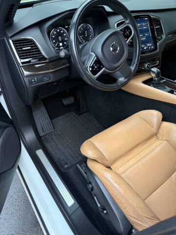 2018 Volvo XC90 T6 Momentum