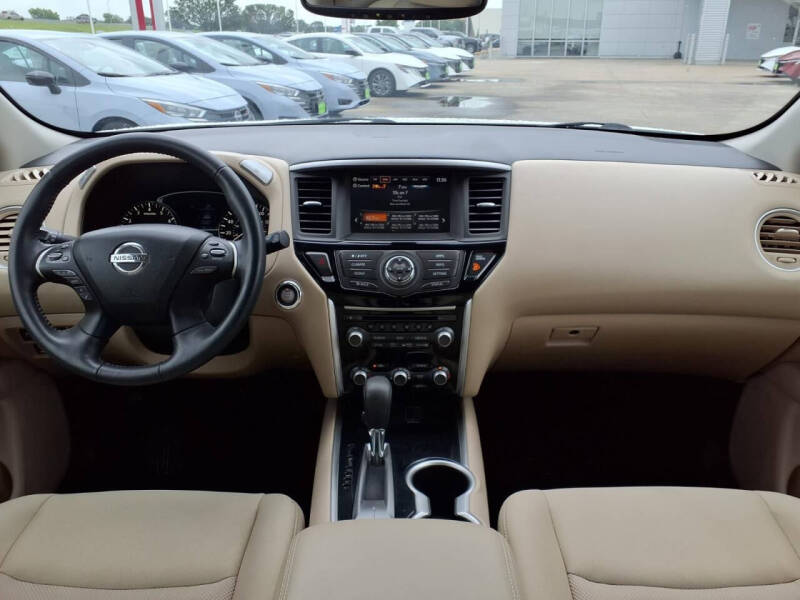 2020 Nissan Pathfinder SV