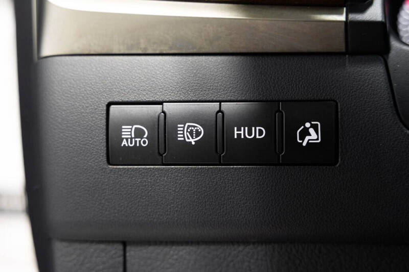 2021 Lexus LX 570 Three-Row