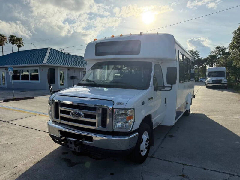 2017 Ford E-Series E-450 SD