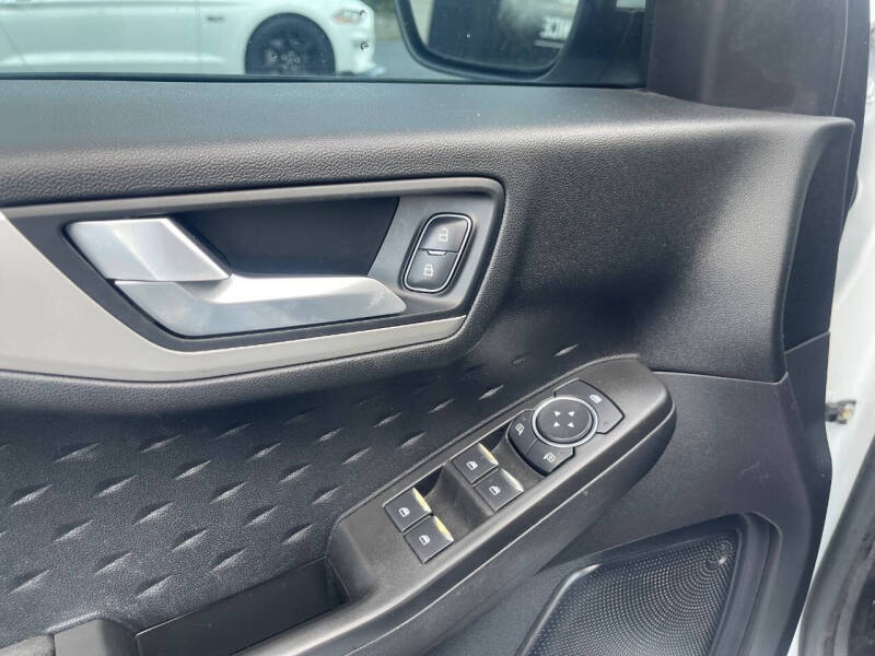 2020 Ford Escape SE