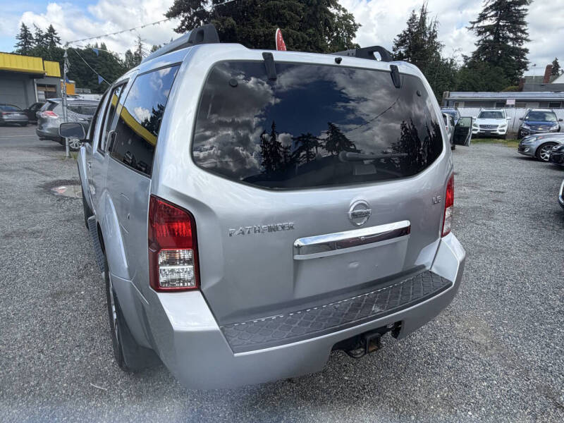 2012 Nissan Pathfinder LE
