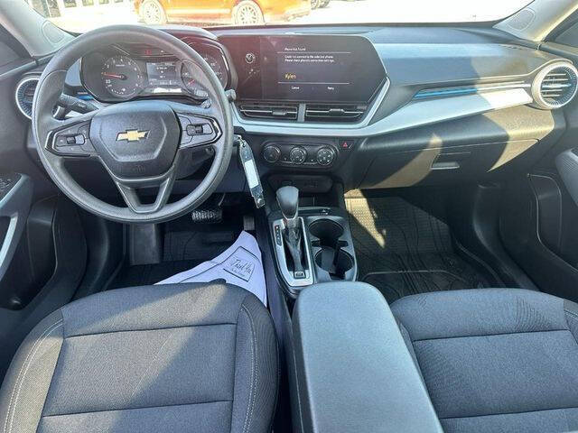 2025 Chevrolet Trax LS