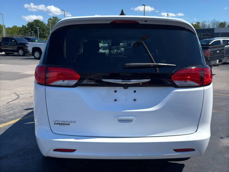 2024 Chrysler Voyager LX