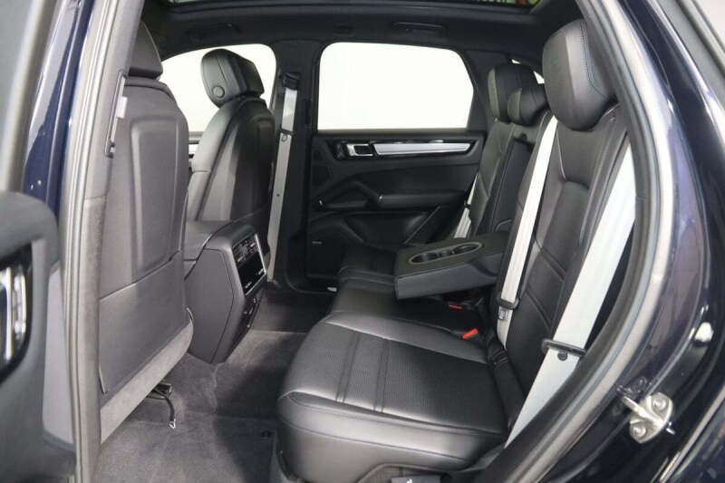 2023 Porsche Cayenne Platinum Edition
