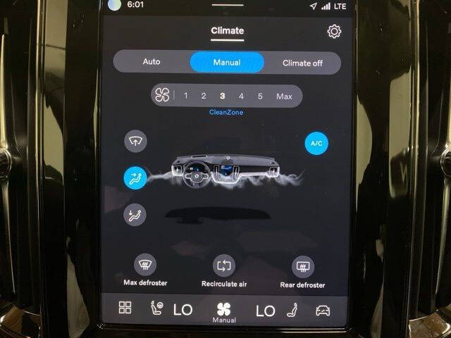 2025 Volvo XC60 B5 Core Dark Theme