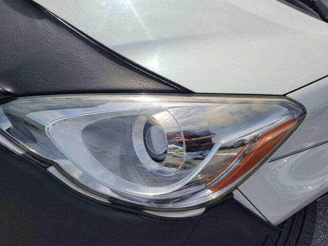 2016 Toyota Prius c Two