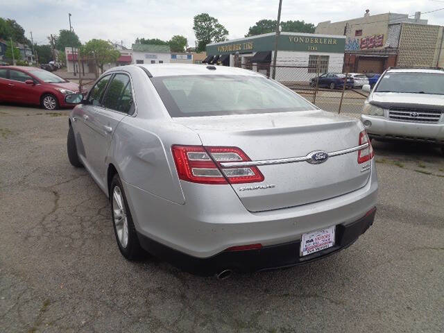 2015 Ford Taurus SEL