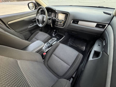 2018 Mitsubishi Outlander ES