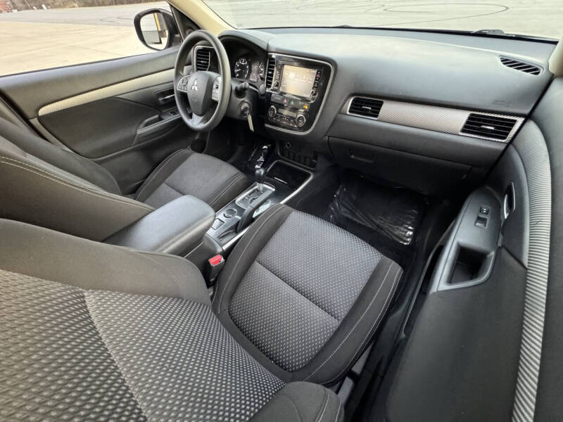 2018 Mitsubishi Outlander ES