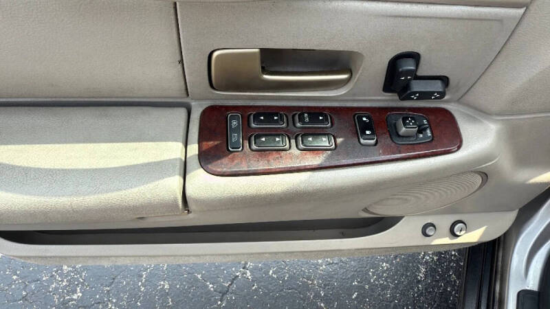 2005 Lincoln Town Car Signature