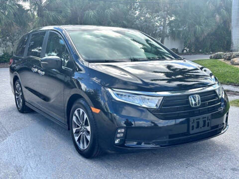 2022 Honda Odyssey for sale at Cosmo Motors in Pompano Beach FL