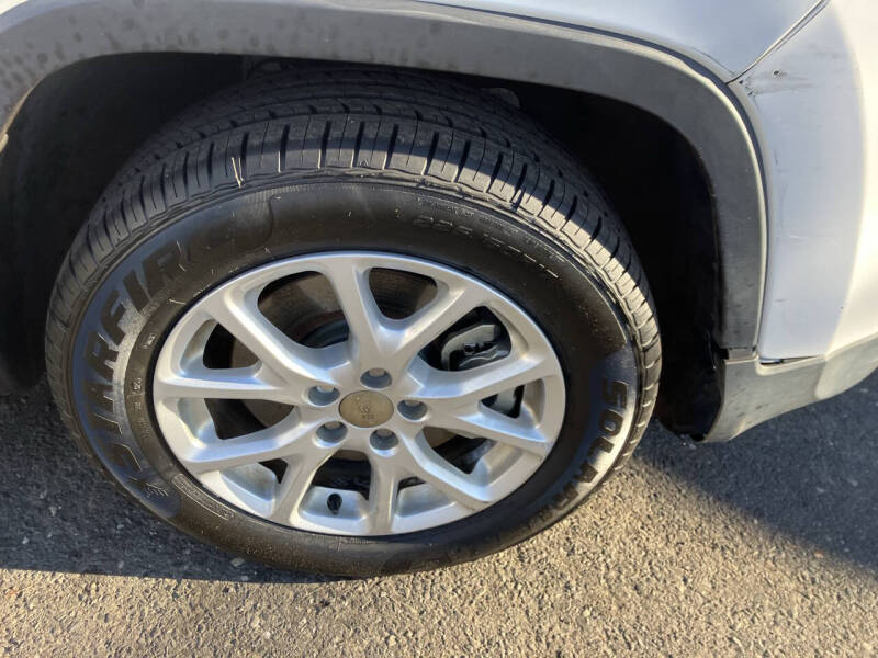 2016 Jeep Cherokee Sport