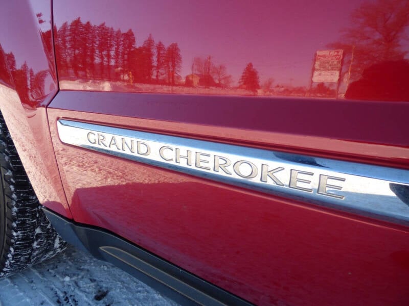 2010 Jeep Grand Cherokee Laredo photo 25