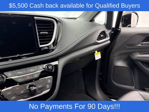 2026 Chrysler Pacifica Select