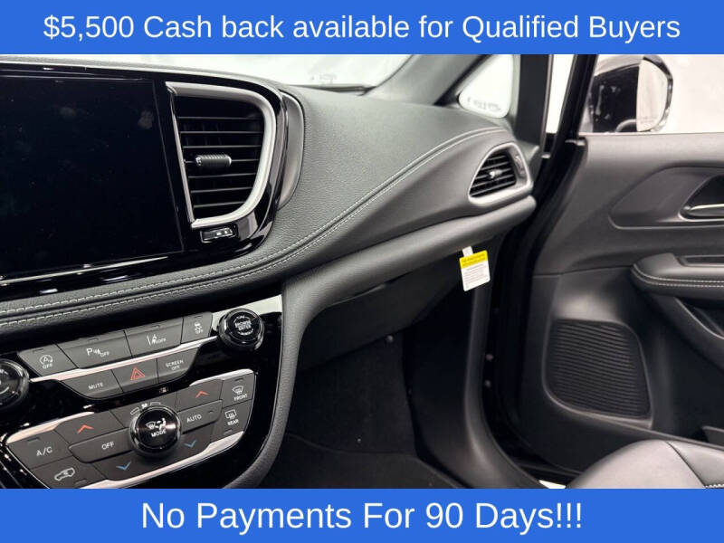 2026 Chrysler Pacifica Select