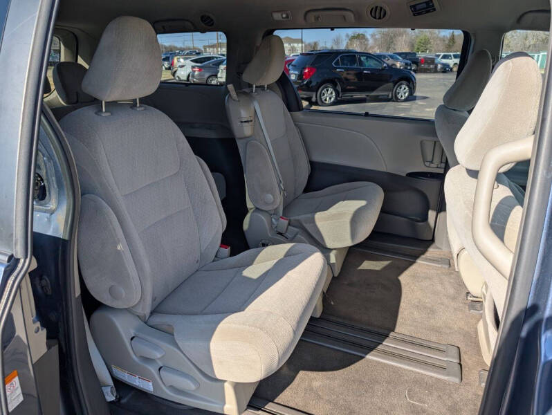 2017 Toyota Sienna LE 8-Passenger