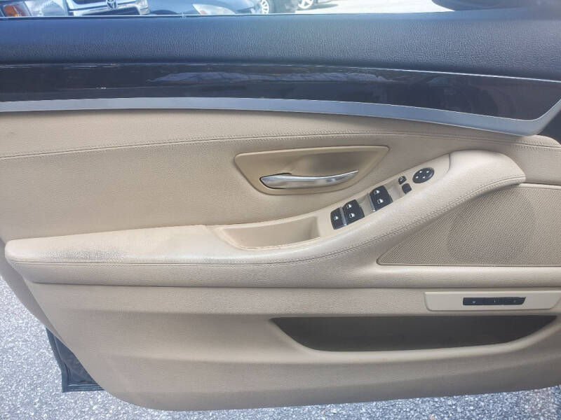 2012 BMW 5 Series 528i