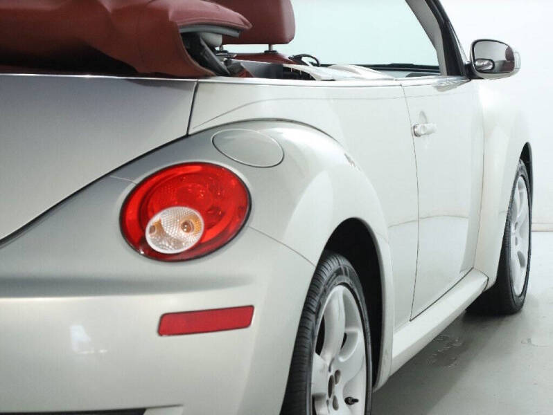 2009 Volkswagen New Beetle Convertible Blush Edition