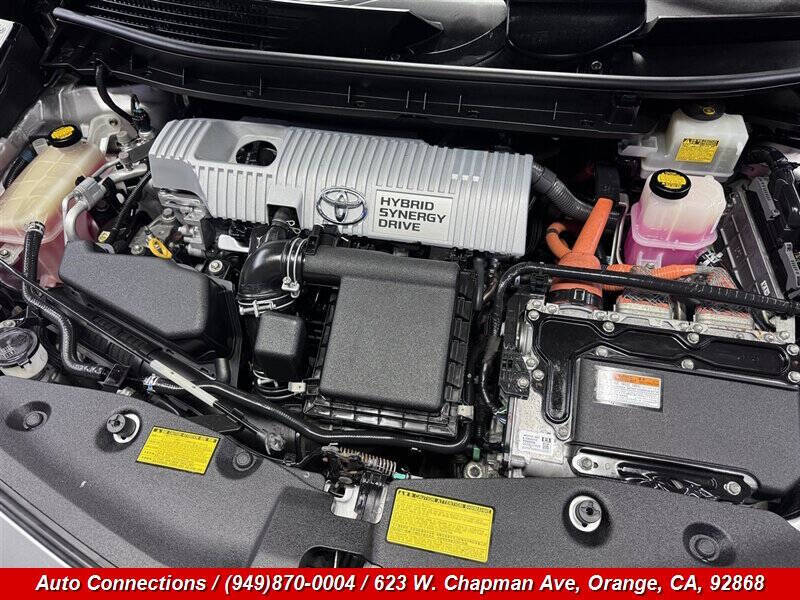 2014 Toyota Prius v Five
