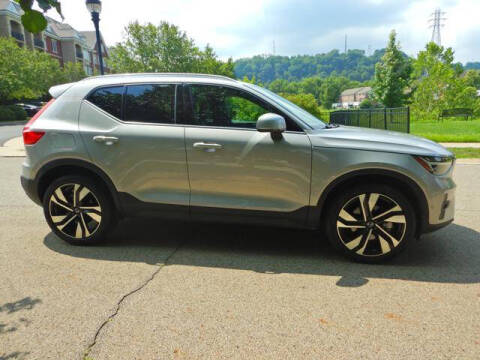 2025 Volvo XC40 B5 Plus Bright Theme