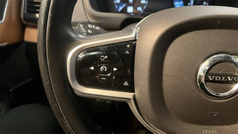 2021 Volvo XC90 T6 Momentum 6-Passenger